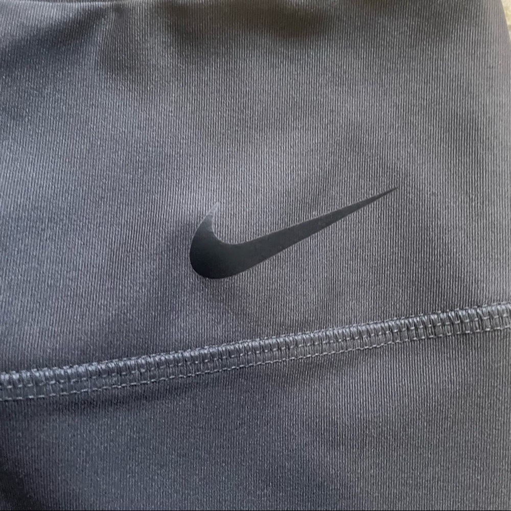 Nike Cropped Leggings - Picture 4 of 6